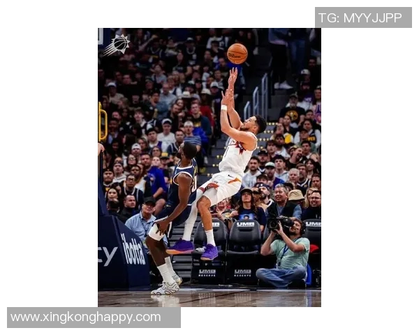 格雷森阿伦称赞布克传球能力称自己会积极跑位配合突破