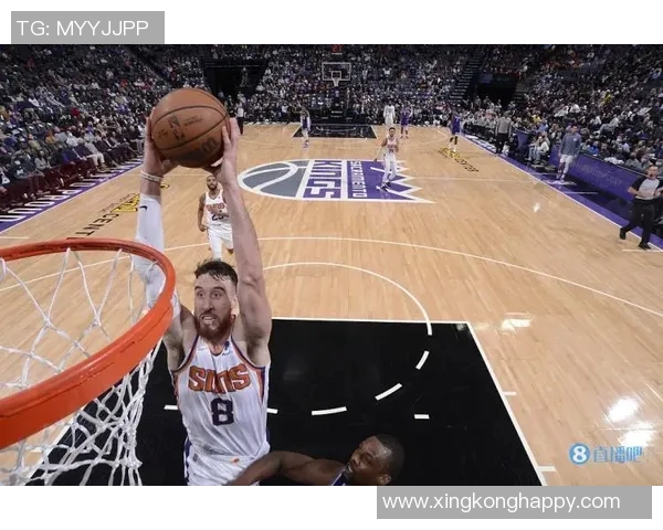 里德替补表现平平15投6中贡献15分7篮板1盖帽三分球命中率不佳