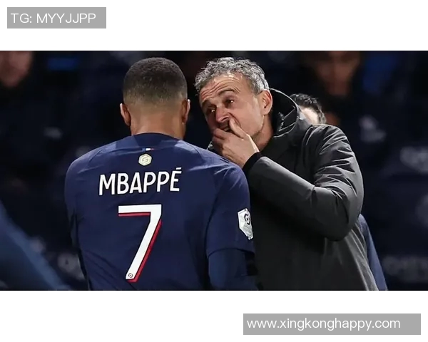 姆巴佩争抢中意外倒地主动示意换人球迷心忧望无大碍 姆巴佩争抢中意外倒地主动示意换人球迷心忧望无大碍