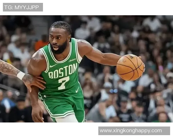 杰伦布朗展现大当家风范六场比赛场均33分7篮板7助攻 杰伦布朗展现大当家风范六场比赛场均33分7篮板7助攻